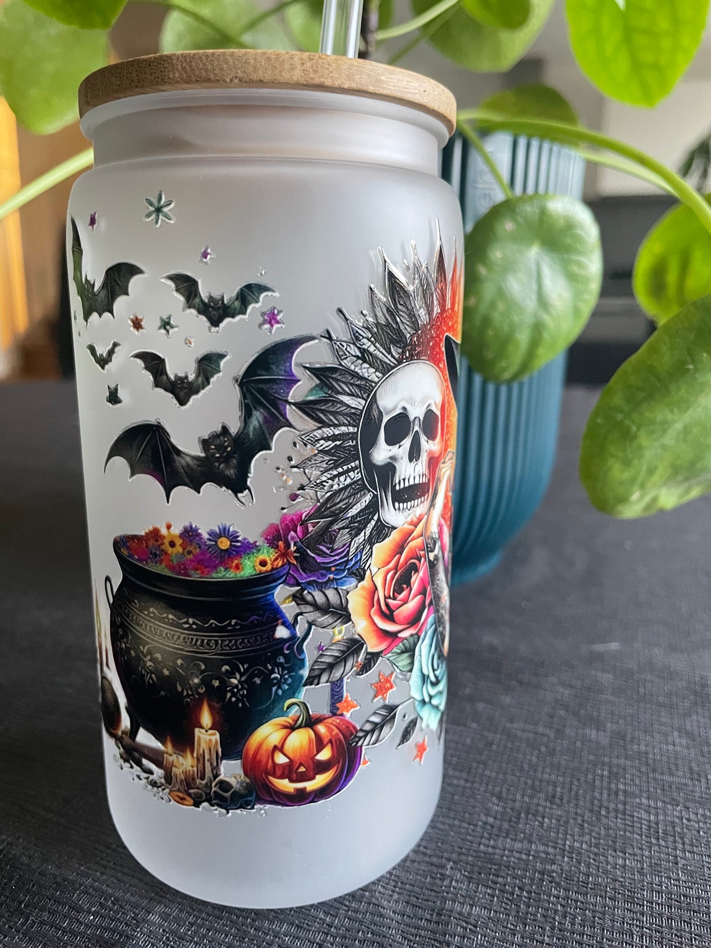 Verre avec paille sorcière d’automne