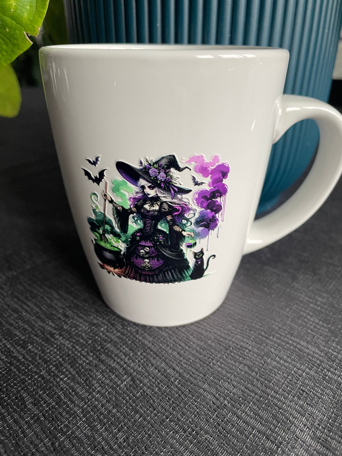 Mug sorcière dans les bois
