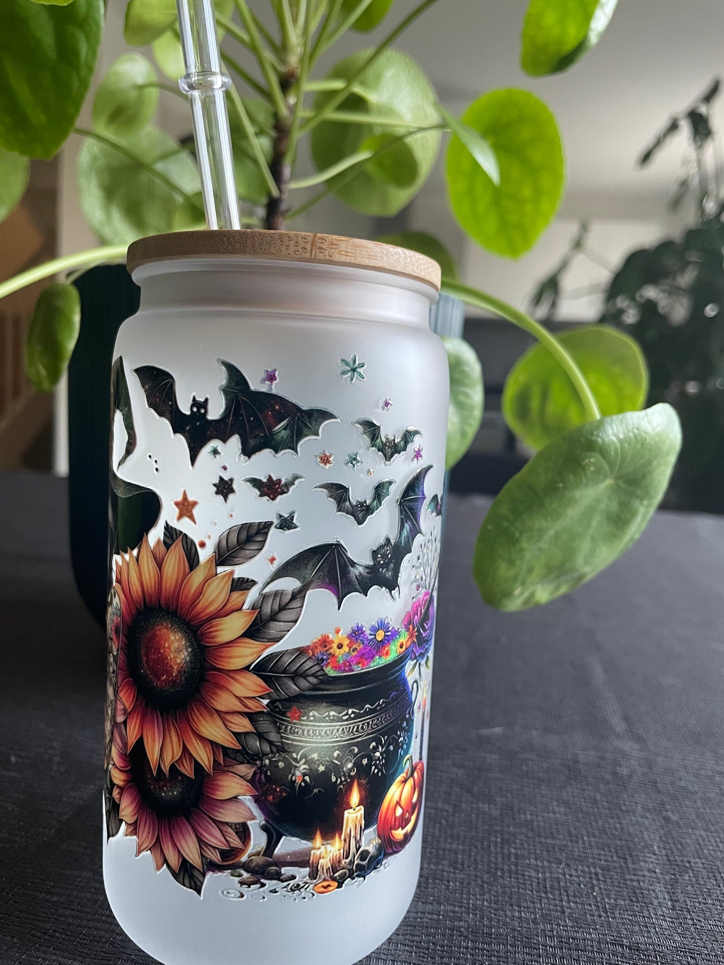 Verre avec paille sorcière d’automne